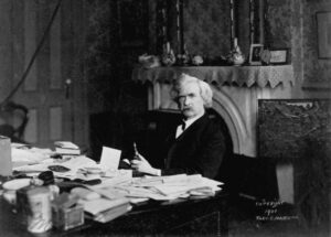 Марк Твен за письменным столом